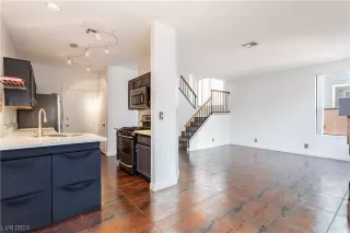 Photo #5: 2492544 Listing