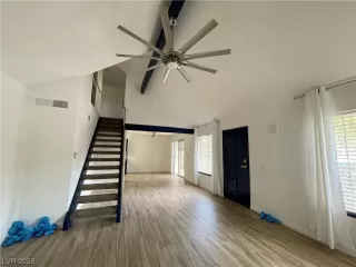 Photo #1: 2492599 Listing 