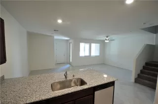 Photo #1: 2492601 Listing 