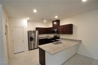 Photo #2: 2492601 Listing 