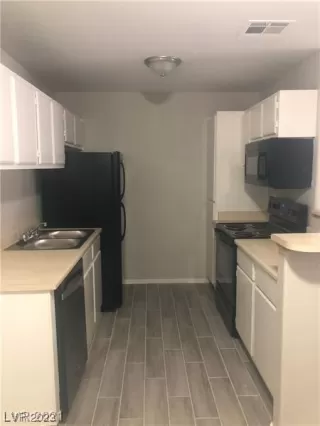 Photo #4: 2492604 Listing