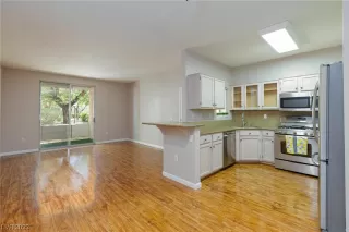 Photo #4: 2492611 Listing