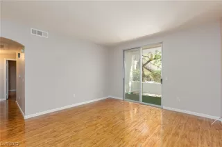 Photo #6: 2492611 Listing