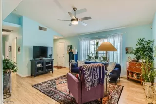 Photo #4: 2492630 Listing