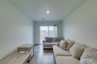 Photo #3: 2492664 Listing