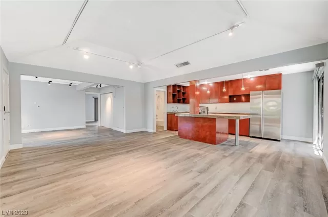 MLS: 2492686 Condo For Sale