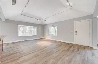 Photo #3: 2492686 Listing