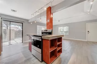 Photo #6: 2492686 Listing