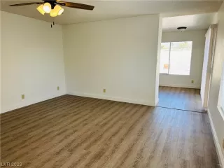 Photo #4: 2492710 Listing