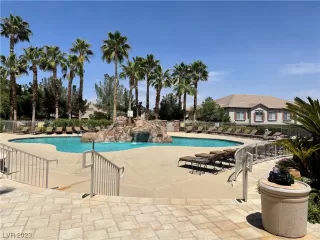 Photo #2: 2492721 Listing 