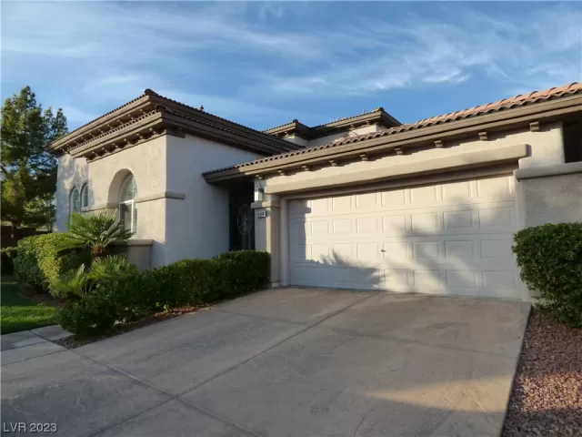 MLS: 2492776 Condo For Sale