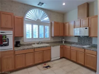 Photo #1: 2492776 Listing 