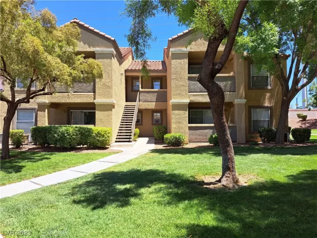 MLS: 2492780 Condo For Sale