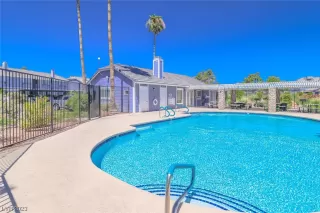 Photo #5: 2492821 Listing