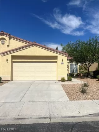 Photo #2: 2492841 Listing