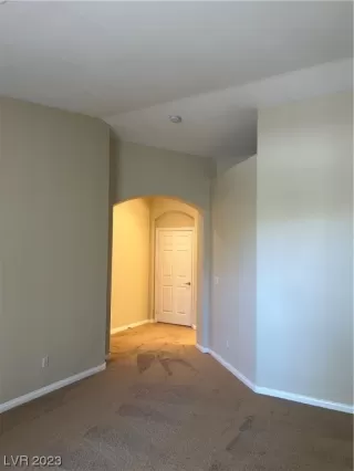 Photo #4: 2492841 Listing