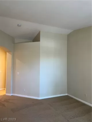 Photo #5: 2492841 Listing