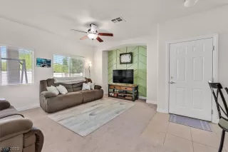 Photo #2: 2492884 Listing