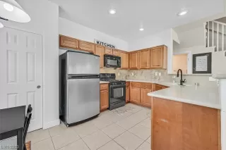 Photo #6: 2492884 Listing