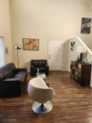 Photo #5: 2492891 Listing