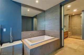 Photo #5: 2492895 Listing