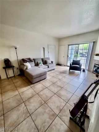 Photo #2: 2492907 Listing