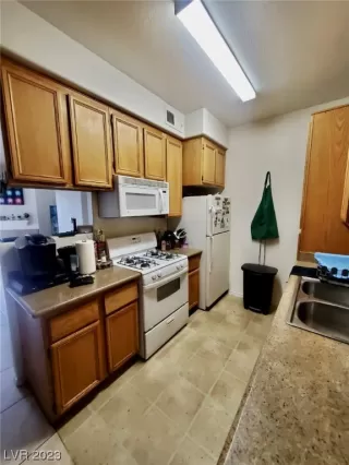 Photo #4: 2492907 Listing