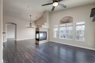 Photo #6: 2492919 Listing