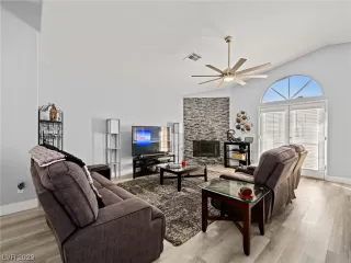 Photo #1: 2492936 Listing