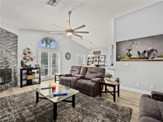 Photo #3: 2492936 Listing