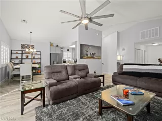 Photo #4: 2492936 Listing