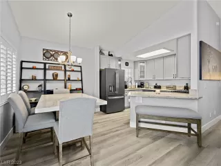 Photo #5: 2492936 Listing