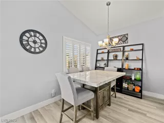 Photo #6: 2492936 Listing