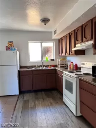 Photo #2: 2492967 Listing 