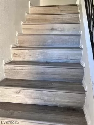 Photo #3: 2492967 Listing 