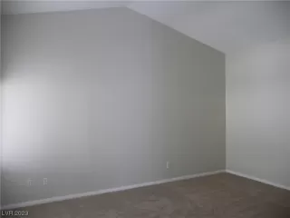 Photo #3: 2493040 Listing 