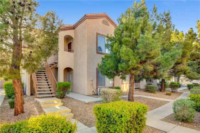MLS: 2493087 Condo For Sale