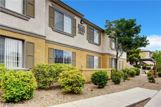 MLS: 2493099 Condo For Sale