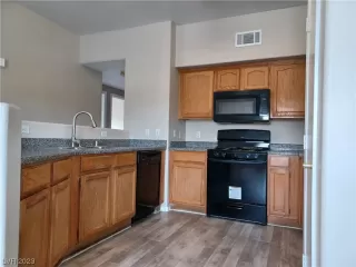 Photo #1: 2493111 Listing