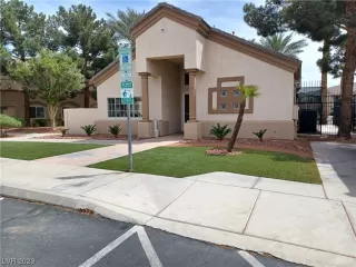 Photo #4: 2493111 Listing