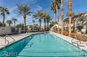 Photo #5: 2493111 Listing