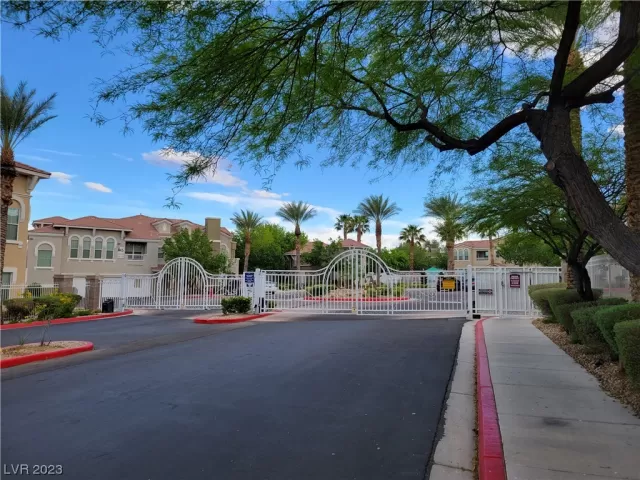 MLS: 2493113 Condo For Sale