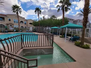 Photo #5: 2493113 Listing 