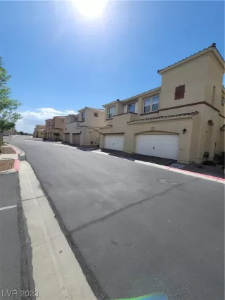 Photo #3: 2493129 Listing 