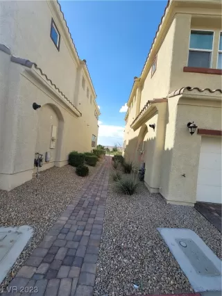 Photo #5: 2493129 Listing 