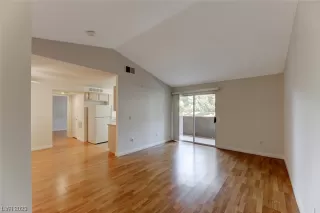 Photo #5: 2493130 Listing