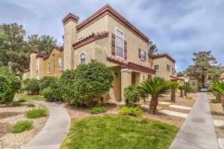 Photo #2: 2493144 Listing