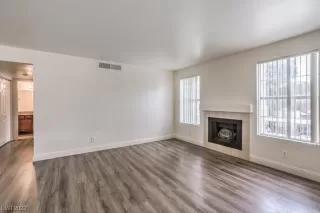 Photo #4: 2493144 Listing