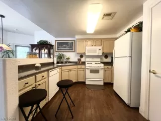 Photo #4: 2493176 Listing