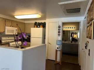 Photo #5: 2493176 Listing